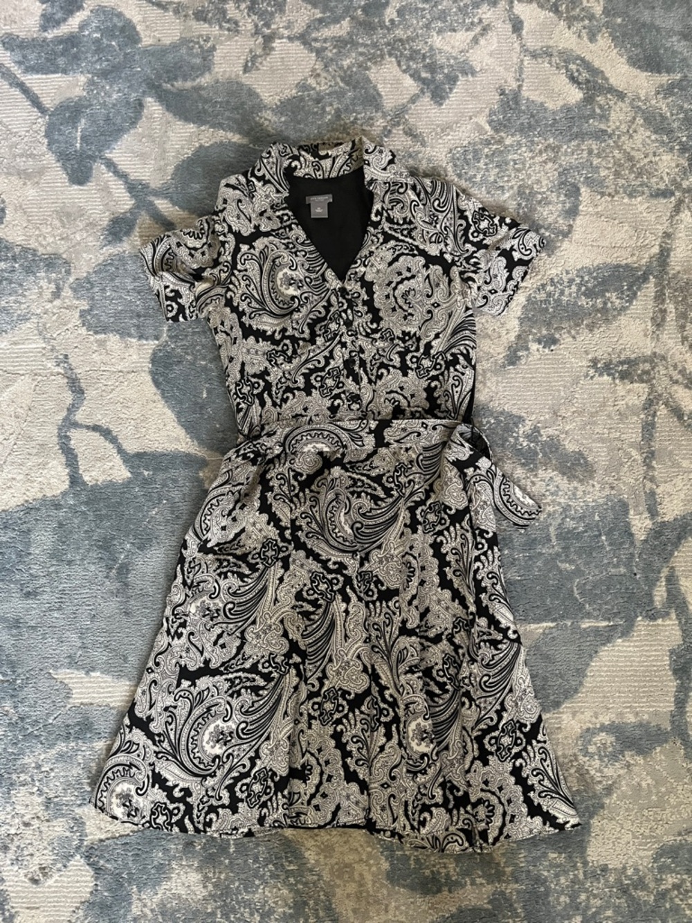 Ann Taylor Black & White Paisley buttoned Midi Dress